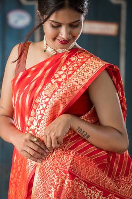 Red woven banarasi saree with blouse 5