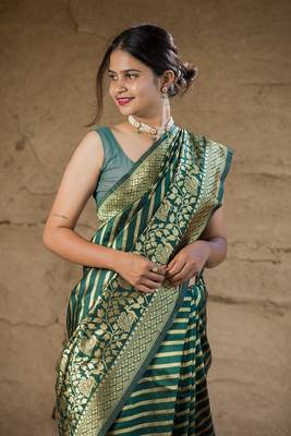 Green woven banarasi saree with blouse 2