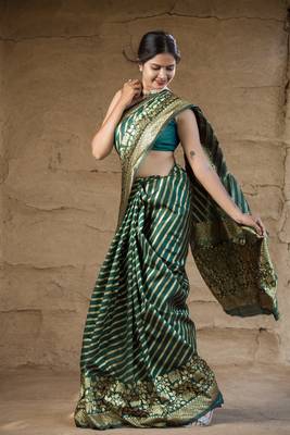 Green woven banarasi saree with blouse 3