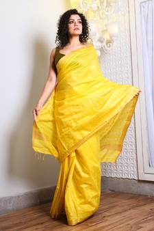 This is   Yellow Blended Silk saree from Charukriti