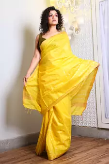 This is   Yellow Blended Silk saree from Charukriti