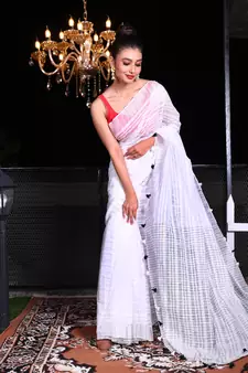 This is   White Cotton textured design handwoven saree from Charukriti