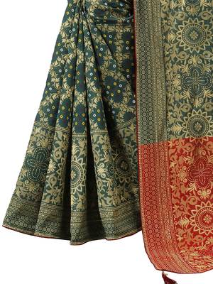 Green woven Banarasi Cotton  silk saree with blouse 5