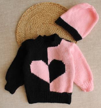 Woonie Handmade Full Sleeves Heart Design Sweater With Cap For Kids-Pink & Black 1