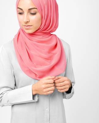 Pink plain chiffon hijab 3