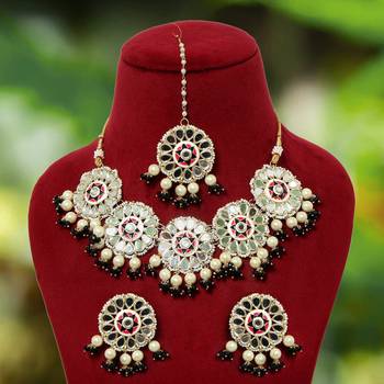 Black necklace-sets 2