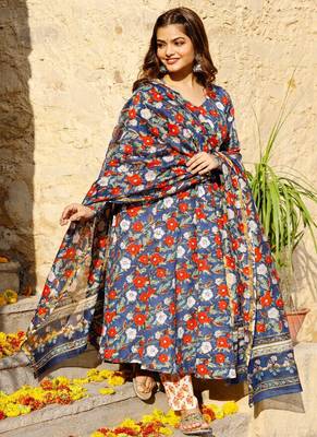 Red Motif Printed Blue Flared Kurta Set with Block Printed Kurta Set 2