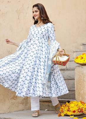 Blue Motif Printed White Flared Kurta Set with Chanderi Block Printed Set 3