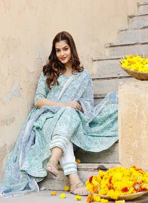 Light Sea Green Block Printed Flared Kurta Set Paired with Doria Printed Dupatta 2
