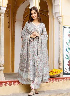 Red Motif Block Printed Flared Kurta Set Paired with Chanderi Dupatta 3