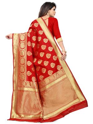 Red woven silk blend saree with blouse 5
