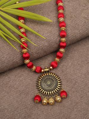 Red designer-jewellery 1