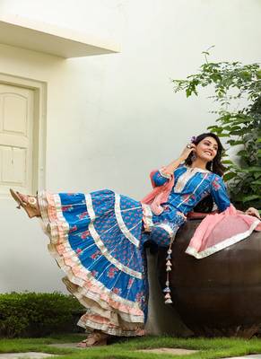 Flower Print Cotton Short Kurta With Sharara And Potli 4