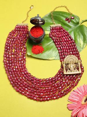 Red pearl necklaces 2