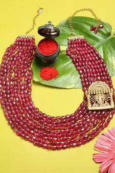 Red pearl necklaces