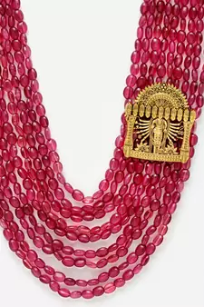 Red pearl necklaces