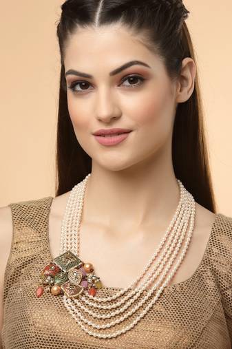Green pearl necklaces