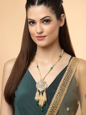 Peach pearl necklaces 1