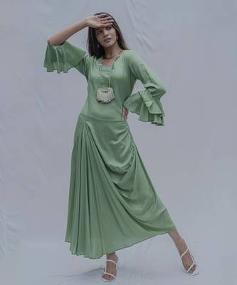 Front Pleated Dress With Bell Sleeves In Light Green 2