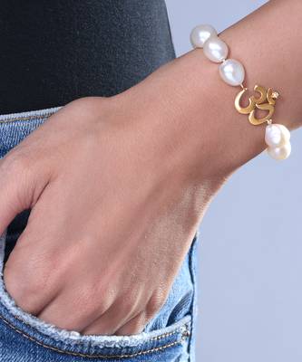 OM Single Diamond Pearl Bracelet 2