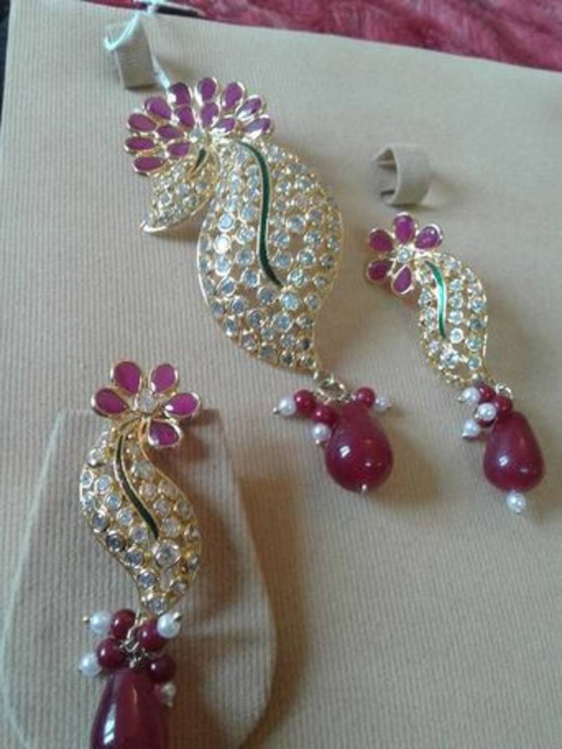 sexy red american diamond pendant set