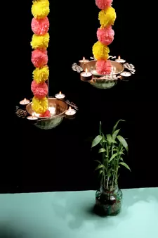 Hanging Peacock Uruli witn Garland Set of 6