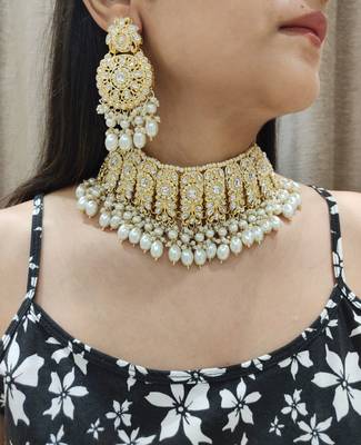 White Choker Set with Maangtika 1