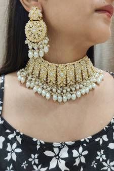 White Choker Set with Maangtika