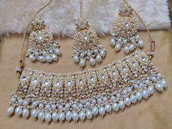 White Choker Set with Maangtika 3