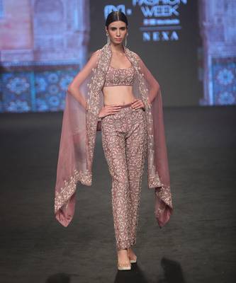 Wine bustier with pants and cape 2