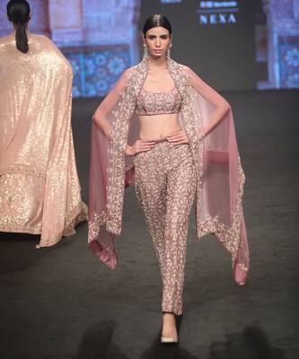 Wine bustier with pants and cape 3