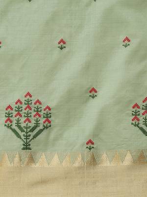 Green embroidered cotton silk saree with blouse 4