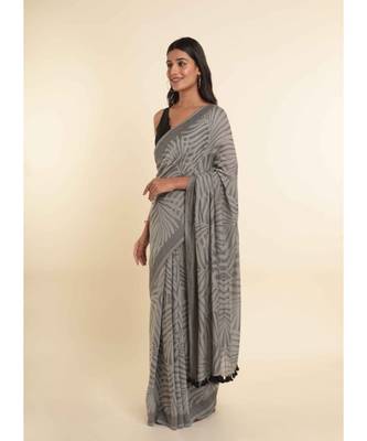 Suta Grey Printed Cotton Blend Saree 4