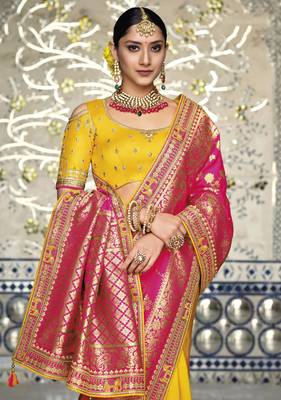 Pink woven silk saree with blouse 2