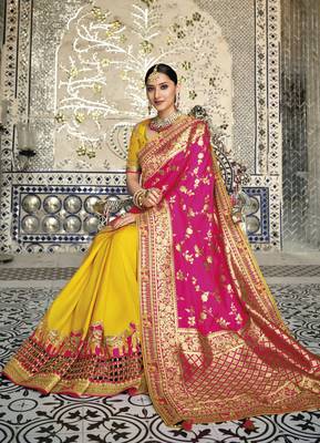 Pink woven silk saree with blouse 4