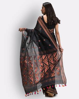 Black hand woven cotton saree with blouse 3