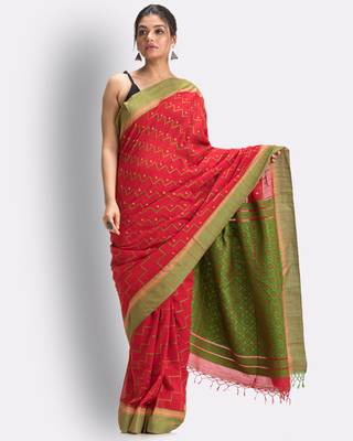 Red hand woven cotton saree with blouse 2