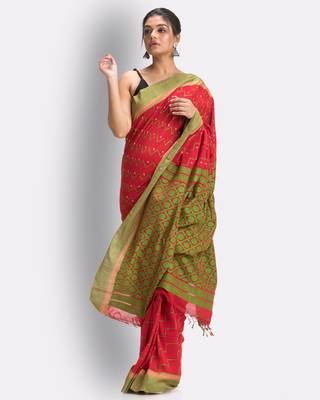 Red hand woven cotton saree with blouse 3