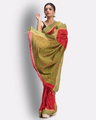 Red hand woven cotton saree with blouse 4