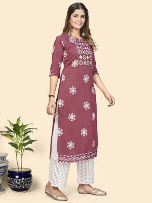 Vbuyz Women'S Batik Print & Mirror Straight Chanderi Magenta Stitched Kurta With Dupatta 5