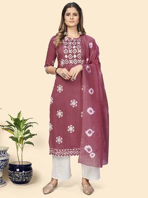 Vbuyz Women'S Batik Print & Mirror Straight Chanderi Magenta Stitched Kurta With Dupatta 9