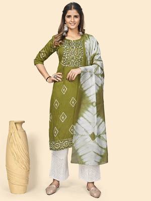 Vbuyz Women'S Batik Print & Mirror Straight Chanderi Parrot Green Stitched Kurta With Dupatta 1