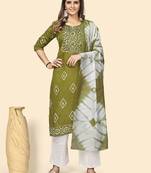 Vbuyz Women'S Batik Print & Mirror Straight Chanderi Parrot Green Stitched Kurta With Dupatta