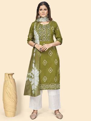 Vbuyz Women'S Batik Print & Mirror Straight Chanderi Parrot Green Stitched Kurta With Dupatta 2