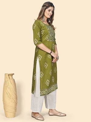 Vbuyz Women'S Batik Print & Mirror Straight Chanderi Parrot Green Stitched Kurta With Dupatta 5