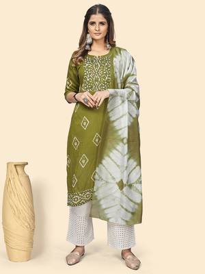 Vbuyz Women'S Batik Print & Mirror Straight Chanderi Parrot Green Stitched Kurta With Dupatta 9