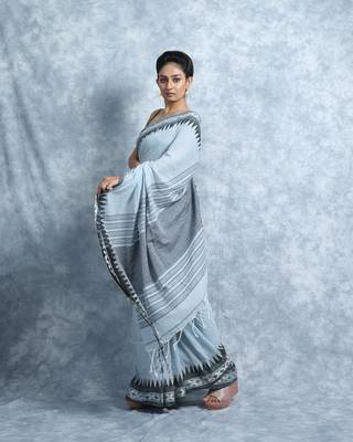 Light Grey Cotton Saree With Woven Border And Blouse 3