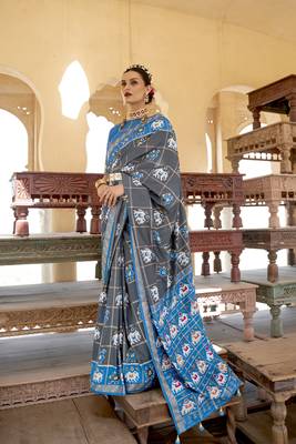 Grey woven silk saree with blouse 1