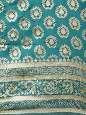 Green woven banarasi silk saree with blouse 4