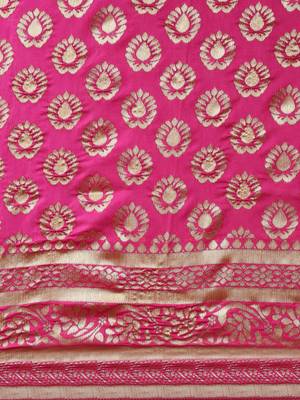Magenta woven banarasi silk saree with blouse 4